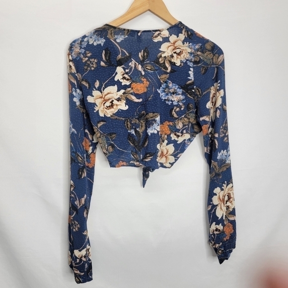 𝅺SKY and Sparrow Floral Front Tie Crop Long Sleeve - Picture 13 of 14